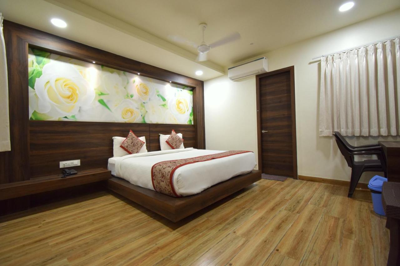 Hotel Pari Dwarka  Exterior photo