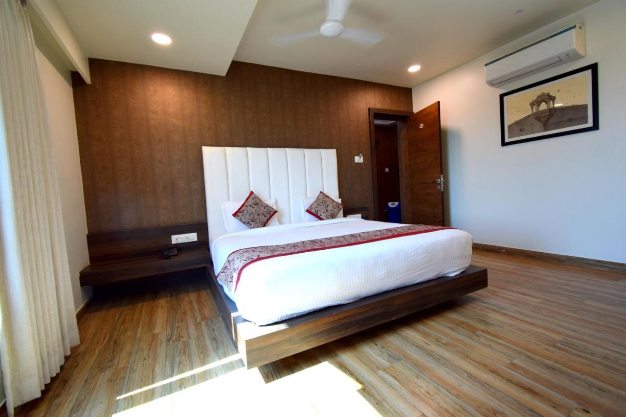 Hotel Pari Dwarka  Exterior photo