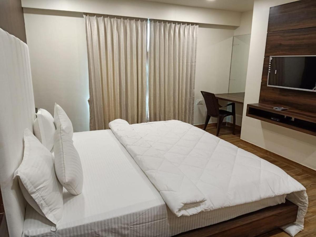 Hotel Pari Dwarka  Exterior photo